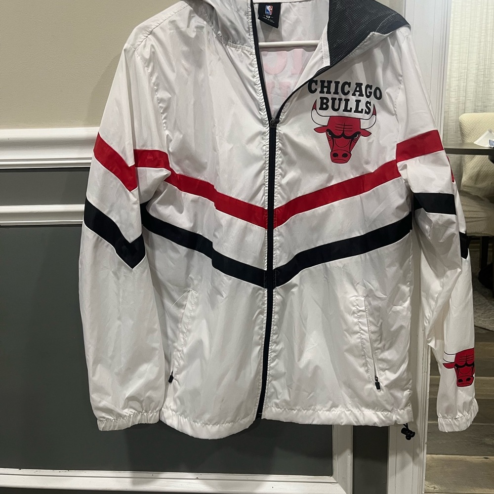 Chicago Bulls White and Red Windbreaker Jacket